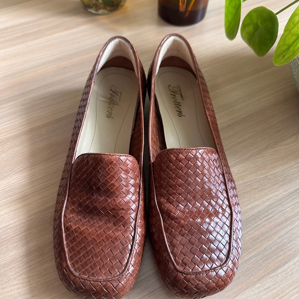 (SOLD ELSEWHERE) | Trotters Liz Womens leather Slip-On Woven Loafers